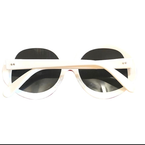 1960’s MOD Spaceage Vintage Sunglasses, White wit… - image 4