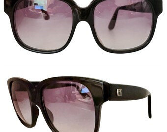 Emmanuelle Khanh 1980’s Oversized Sunglasses in Black, Mod 8080, Handmade France Vintage Emmanuelle Khanh Oversized 8080 Sunglasses W/chain  main image 2