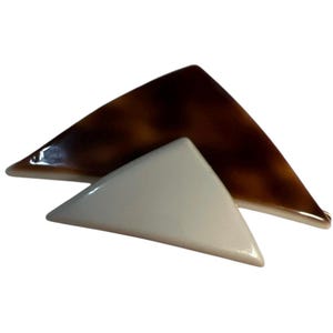 Presilha de cabelo vintage francesa triangular dos anos 70, em blocos de cores marrom e creme, modelo Paris, com fecho de arame, fabricada na França, nova, nunca usada.