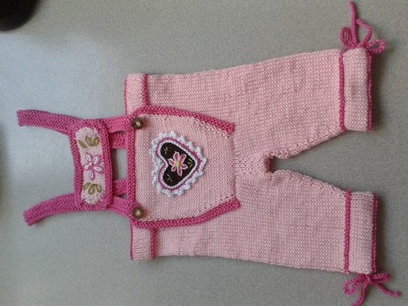 Tutorial Knitting and Crochet Baby pants, Lederhosen, bavarian style image 4