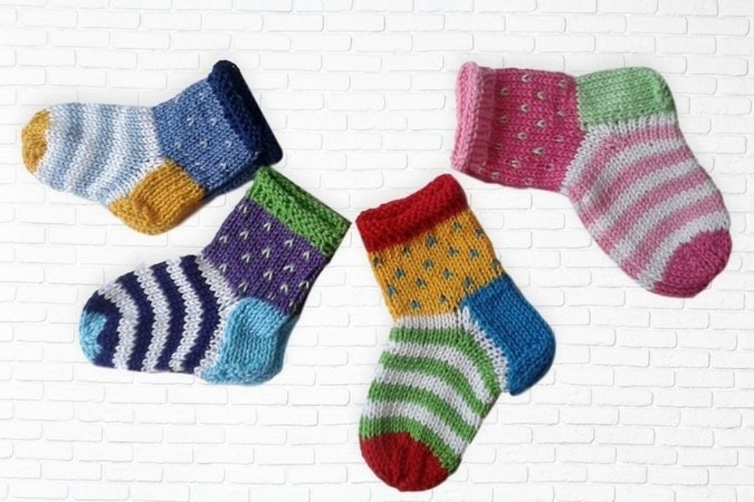 PATRON TRICOT Bébé Chaussettes bébé 4 tailles -  Canada