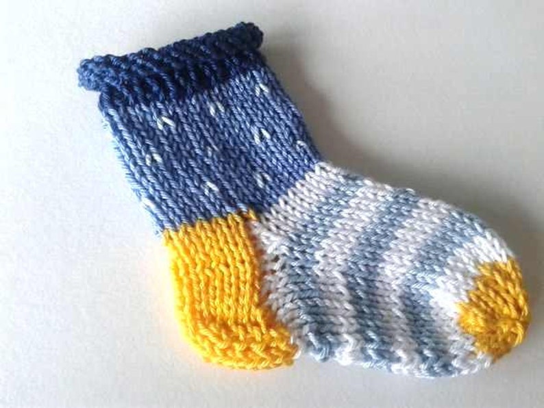 Baby KNITTING PATTERN Baby socks 4 sizes image 2