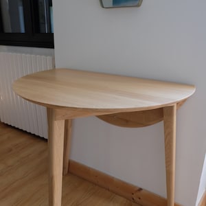 Faltbarer runder Tisch in Eichen-Custom-Creation