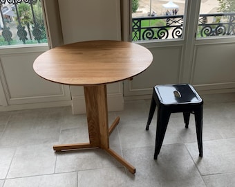 Mesa redonda de roble macizo hecha a medida – Mesa de diseño minimalista – Hecha a mano – Pieza de decoración de interiores