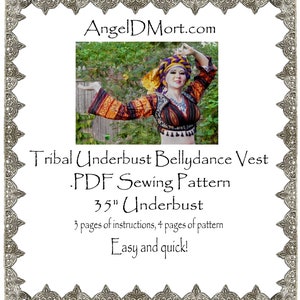Puede incluir: Un patrón de costura PDF para un chaleco de danza del vientre tribal debajo del busto. El patrón es para un contorno de busto de 89 cm e incluye 3 páginas de instrucciones y 4 páginas de patrón. La imagen muestra a una mujer usando un chaleco colorido con una pañoleta de cabeza morada y dorada.