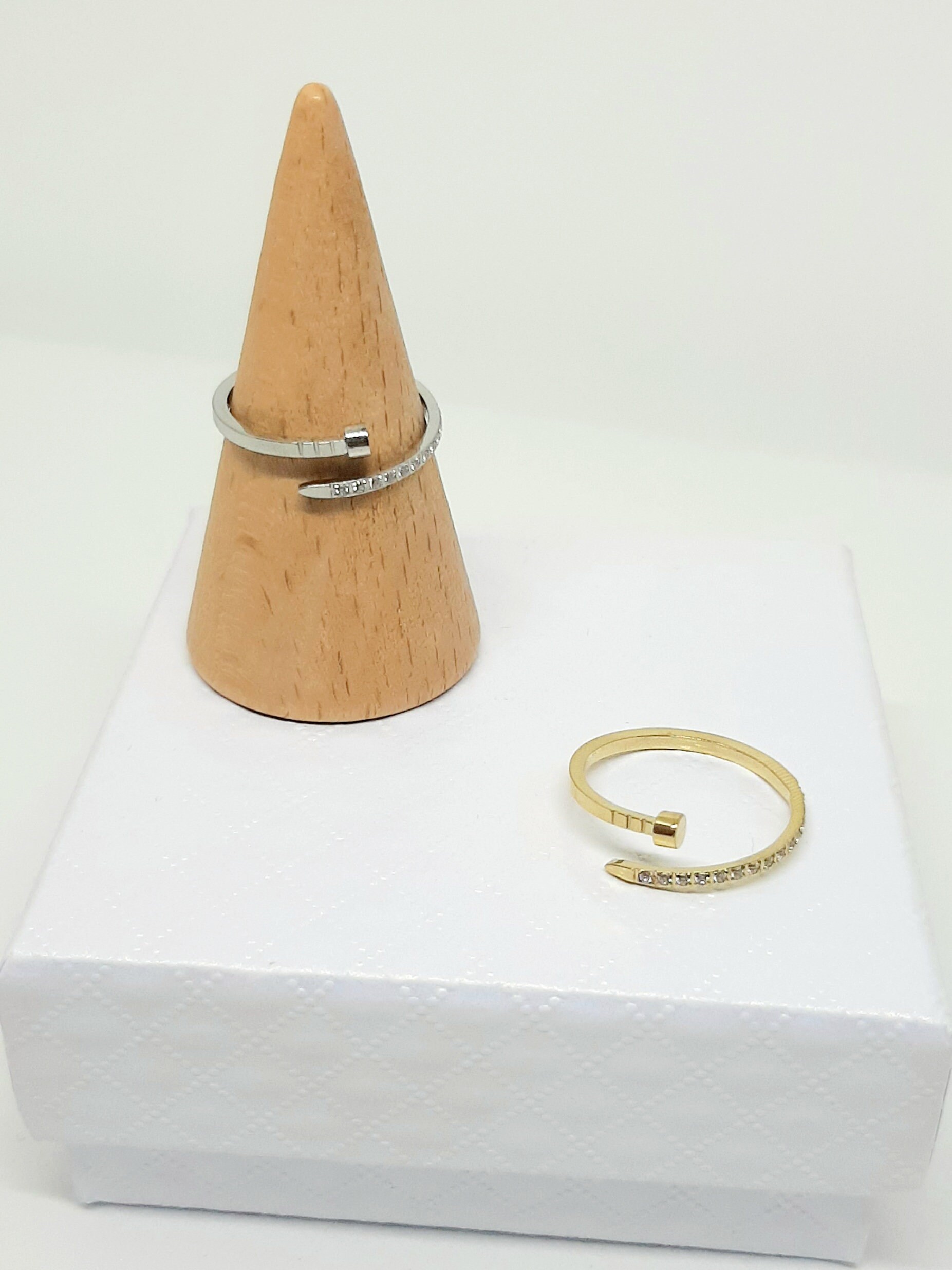 Bague Réglable Forme Clou En Acier Inoxydable Argentée Avec Cristaux - Bijou Moderne