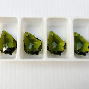 Swarovski olivine baroque pendant 22 mm ( 1 )