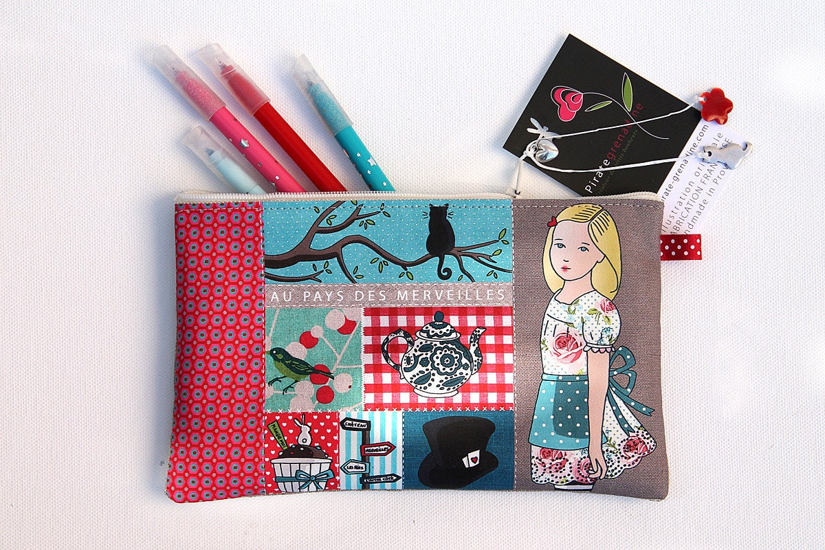 Trousse à Crayons en Lin avec Illustration Originale Alice Au Pays Des Merveilles