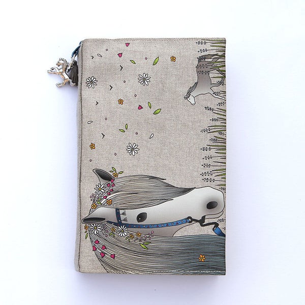 Protège livre de poche en lin naturel illustré " cheval blanc bohème "