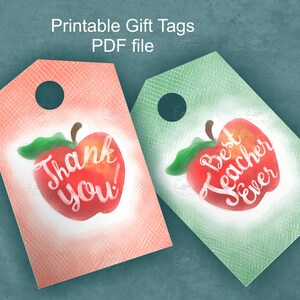Tag regalo mela rossa con testo calligrafico, tag miglior insegnante, tag di ringraziamento, tag di apprezzamento dell'insegnante per il download immagine 1