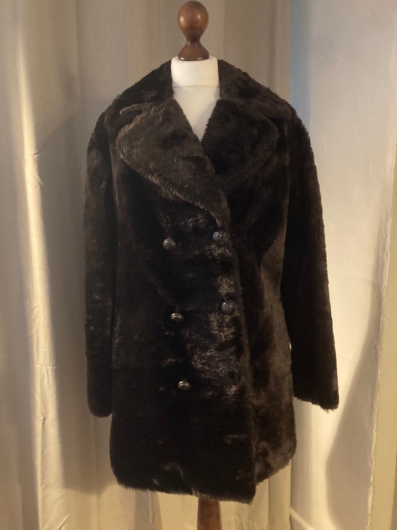 1970s faux fur ladies coat - image 7