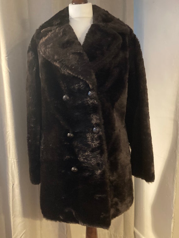 1970s faux fur ladies coat - image 9