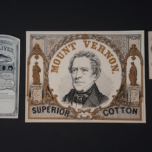 2 Vintage Etiketten und eine Zigaretten Karte mit Briefmarke, Ephemera, Werbung