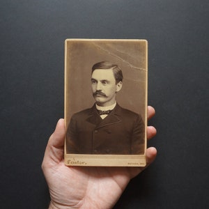 Armário de fotografia vintage cartão bigode masculino