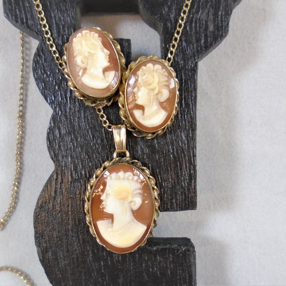 Vintage Cameo Necklace 17" Van Dell Cameo Earrings