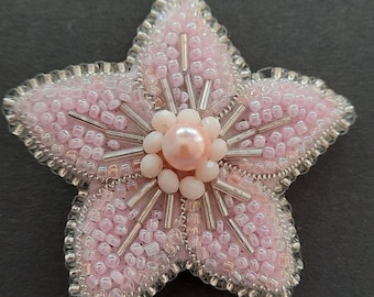 Broche russe - Cadeau femme petit prix - Broche ronde en métal peinte
