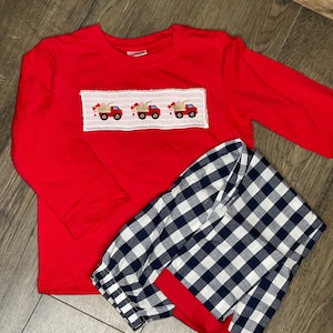 Boy&#39;s Smocked Valentine&#39;s Day/Hearts Dump Truck Long Sleeve Outfit