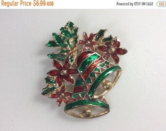 Details about / Vintage NOS Christmas Brooch Gold Tone Holiday Holly With Ringing Bell Pin LOOK