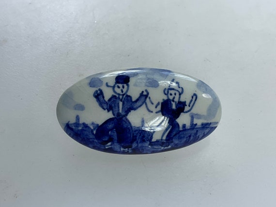 Vintage Pin Brooch Ceramic Oval Holland Couple Wh… - image 1