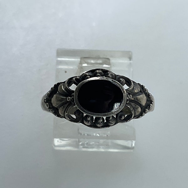 Vintage Ring Size 8.25 Sterling Silver 925 Oval Black Onyx Needs Cleaned Used