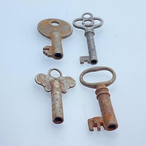 Vintage Lot Of 4 Skeleton Keys Used