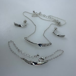 Vintage 17”-20” Necklace 7”-8” Bracelet Stud Earrings Set Silver Toned Twist With Clear Rhinestones Used