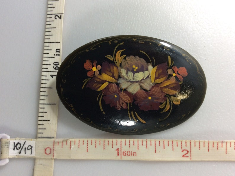Russian Lacquer Oval Hand-Painted Flower Brooch main image 1