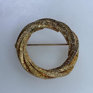 Vintage Pin Brooch Gold Toned Textured Circle Used