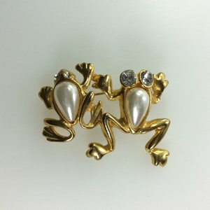 Vintage Pin Brooch Gold Toned Frogs With White Faux Pearls And Clear Rhinestones Used