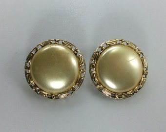 Vintage Lisner Clip On Earrings Gold Toned Round Faux Pearl Design Used
