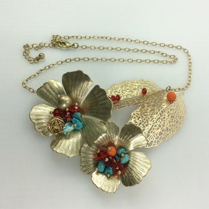 Vintage 18&quot;-20&quot; Necklace Gold Toned Flowers Leaves Design With Blue Orange And Red Beads Used