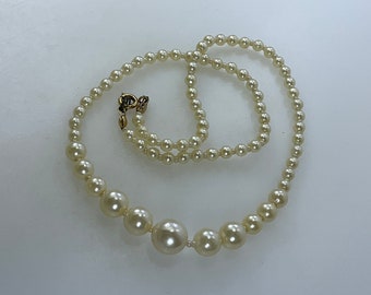 Vintage 16” Necklace Gold Toned With Cream Pearly Beads Used