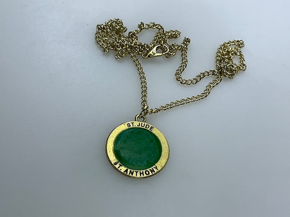 Vintage 20” Necklace Gold Toned Round With Green … - image 1