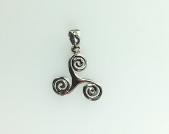 Vintage Pendant Sterling Silver 925 Triscele With Spirals Design Old Stock