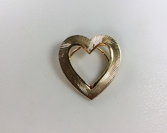 Vintage Sweater Clip Gold Toned Heart Used