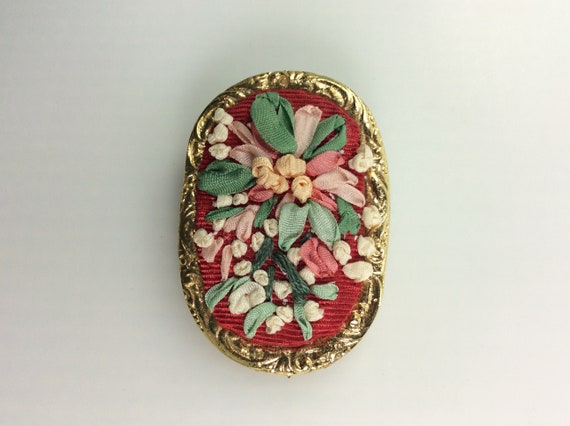 Vintage Pin Brooch Gold Toned Oval Fabric Flowers… - image 1