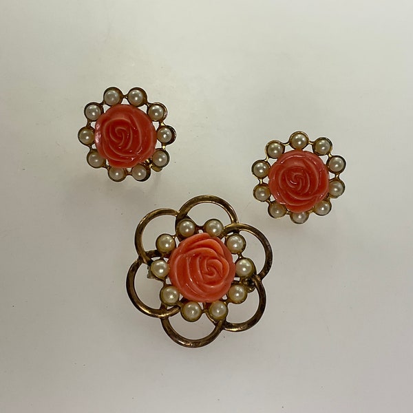 Vintage Pin Brooch Screw Back Earrings Set Gold Toned Round With Coral Colored Rose And White Faux Pearls Used