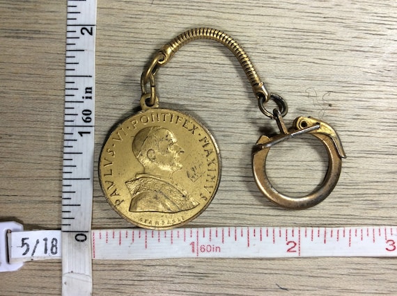 Vintage Gold Toned Keychain Paulus Maximus VI Used - image 1