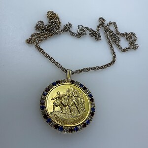 Vintage 24” Necklace Gold Toned Round With Spirit Of 76 Red Clear Blue Rhinestones Used