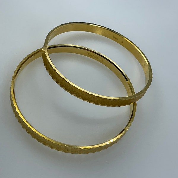 Vintage Trifari 8”m And 7.75”s Bracelet Set Gold Toned Textured Diamond Cut Bangles Used