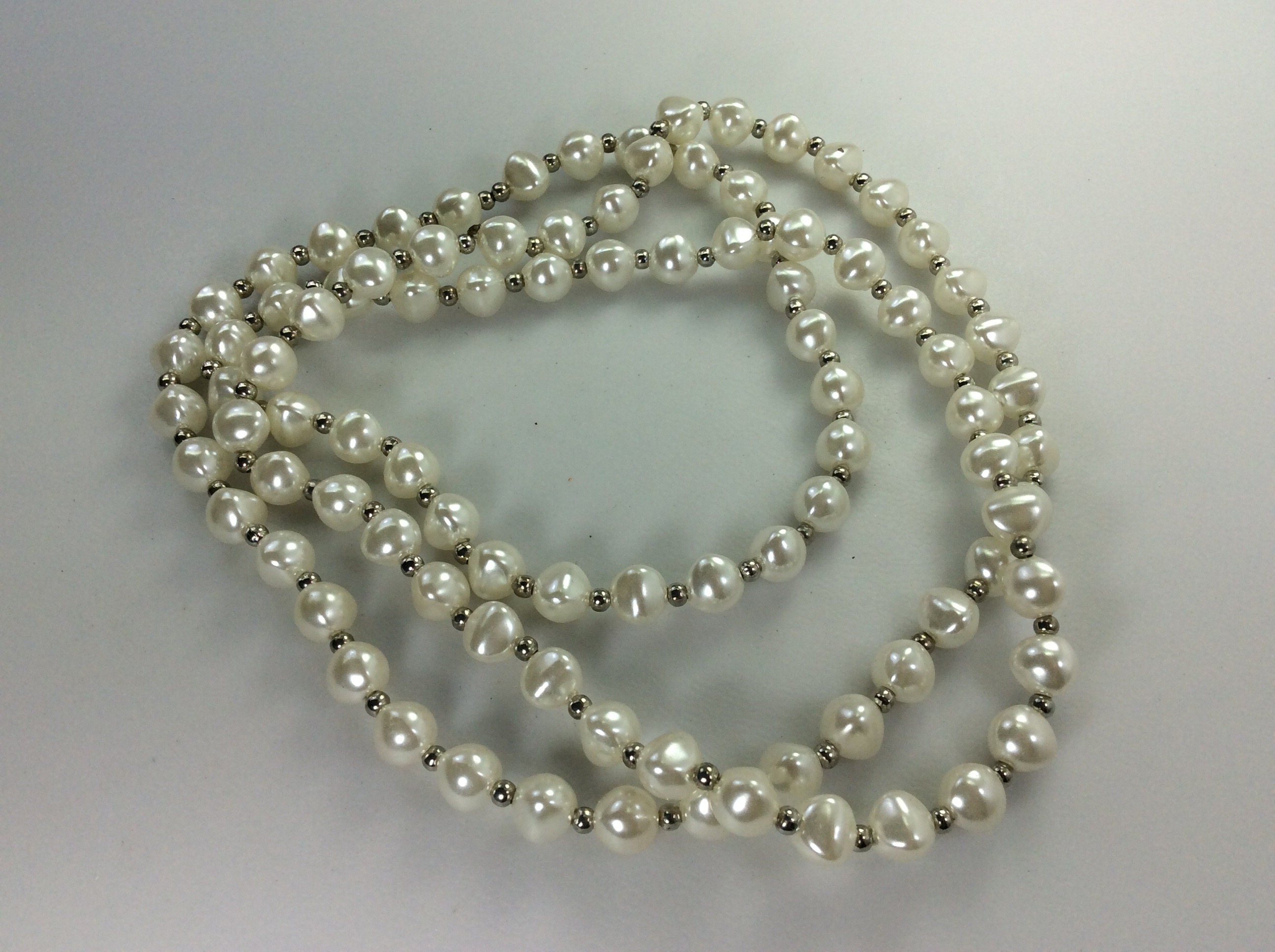 Collier Vintage En Perles Argenté - Fil Cassé - Superbe Pièce Française