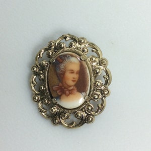 Vintage Pin Brooch Gold Toned Oval With Victorian Woman Bust Brown Tones Used