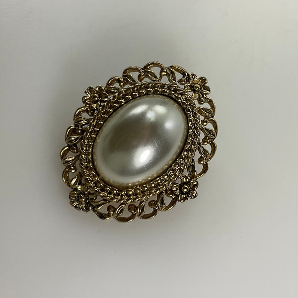 Vintage Pin Brooch Gold Toned Fancy Oval With Flowers And White Faux Pearl Used