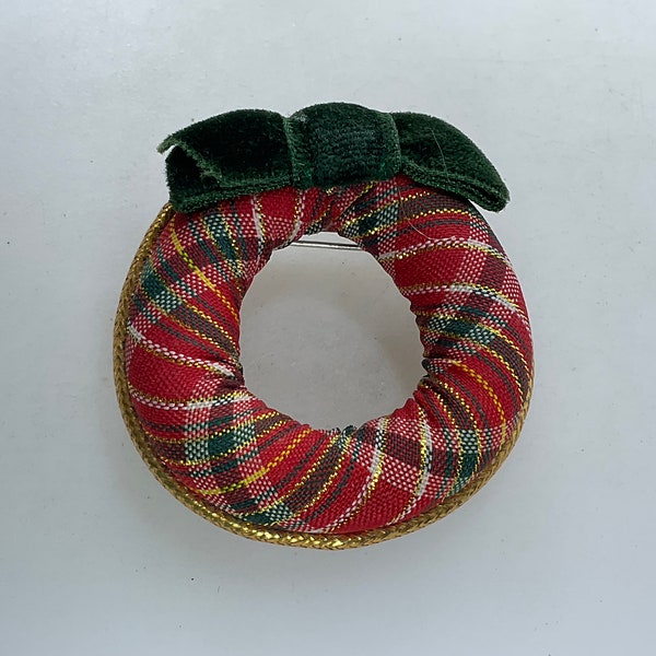 Vintage Avon Pin Brooch Wreath Plaid Design Red Green White Golden Used