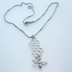 Vintage 18” Silver Toned Necklace With Honeycomb and Bee Pendant Used