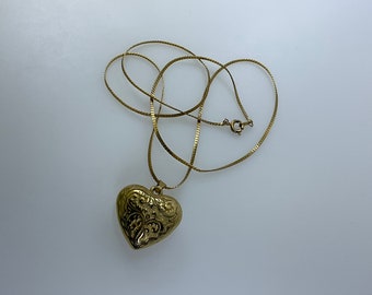 Vintage 24” Necklace Gold Toned Chain With Floral Heart Used