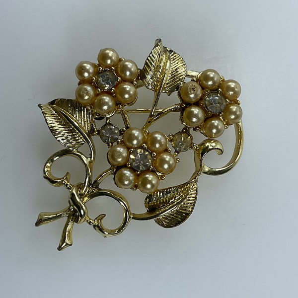 Vintage Coro Pin Brooch Gold Toned Flowers With Champagne Faux Pearls And Clear Rhinestones Used