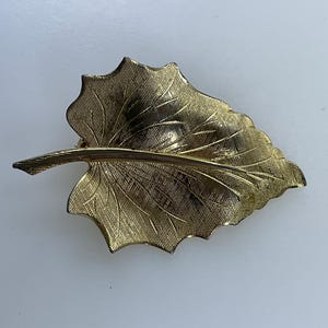 Vintage Pin Brooch Gold Toned Textured Leaf Used