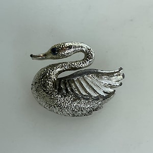 Vintage Gerrys Pin Brooch Silver Toned Swan With Black Rhinestone Plating Chipped Used