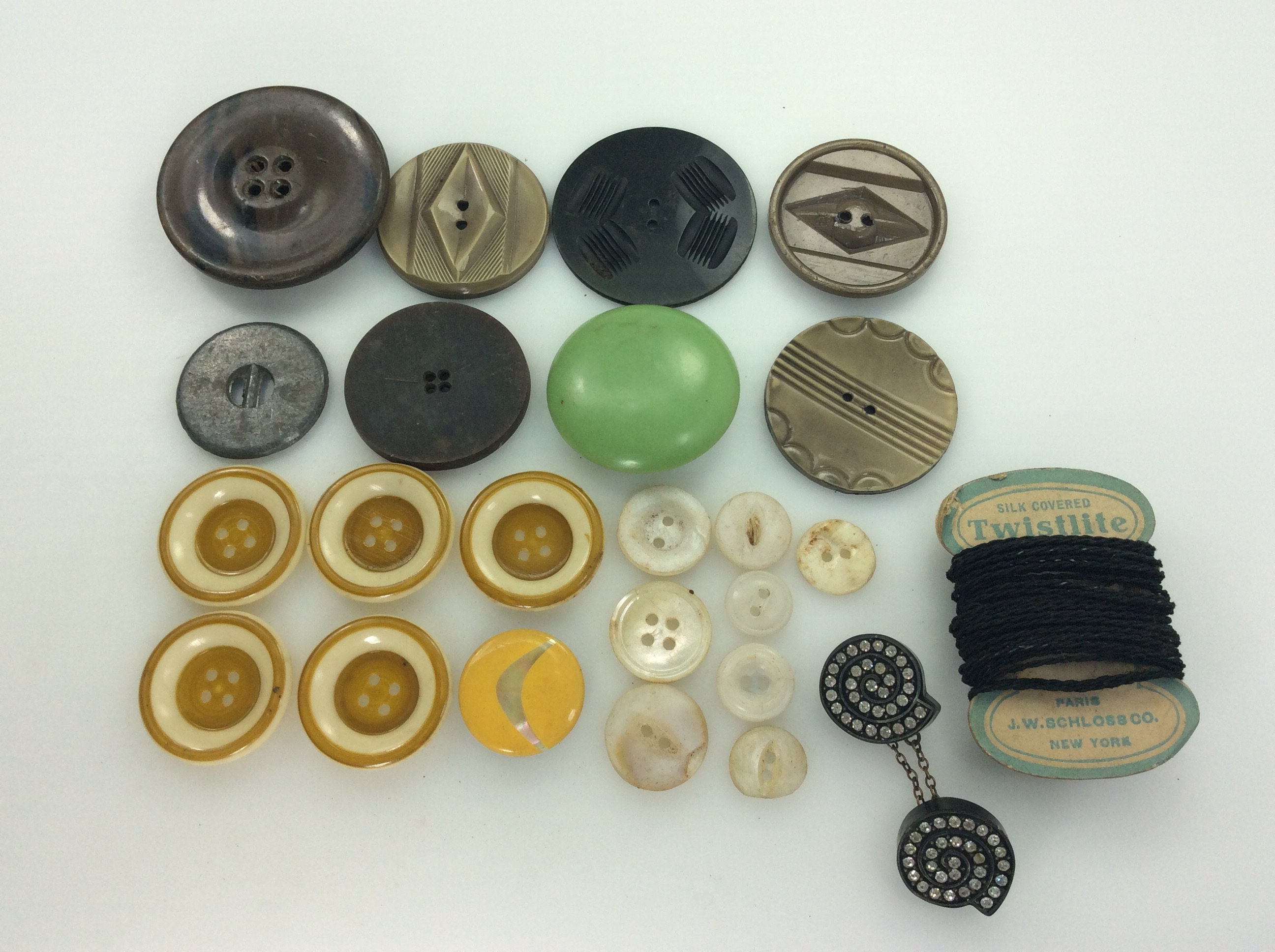 Lot De 4 Boutons Vintage Anciens - Motif Fleurs Métal, Diamètre 2,5cm, Occasion